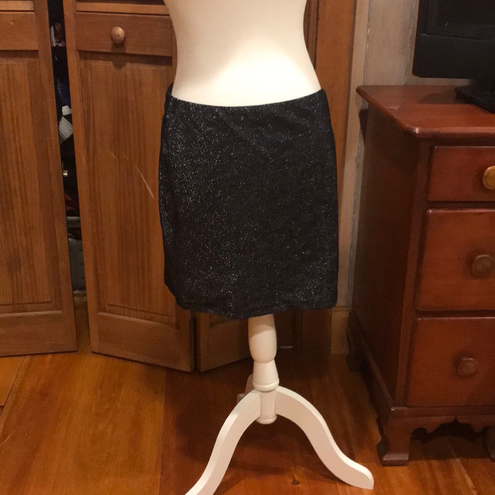 Forever 21 black and silver mini skirt